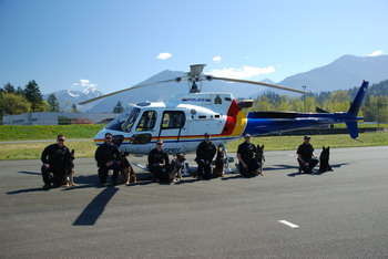 Photo du les chiens policiers avec hélicoptère
