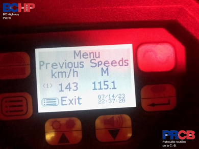 Photo d’un relevé de détecteur de la vitesse au laser montrant une vitesse de 143 km/h