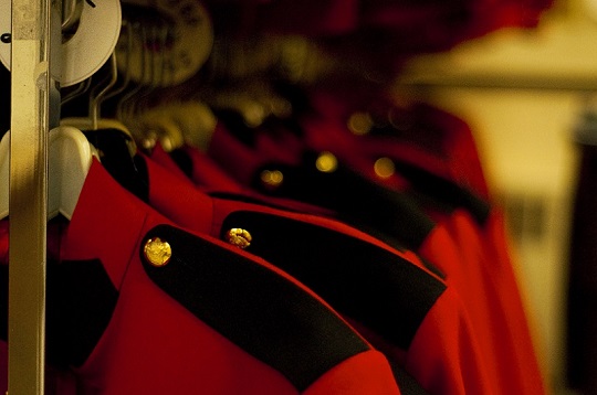 Les éléments uniques et internationalement reconnus de l’uniforme de la Gendarmerie royale du Canada (GRC) tirent leurs racines de la riche histoire canadienne. 